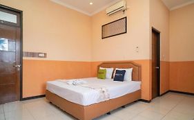 Urbanview Hotel de Kopen Malang